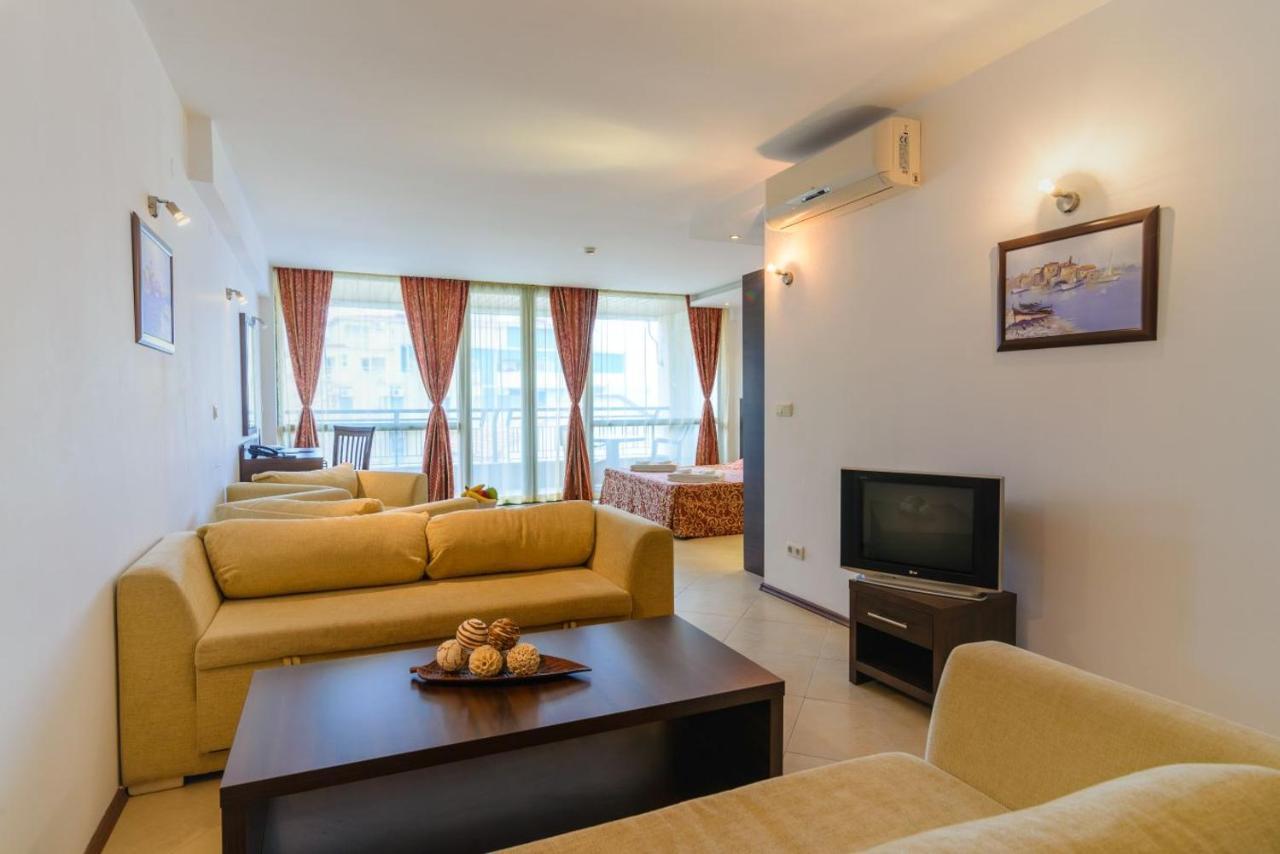 Spacious Studio With Balcony & Pool By The Marina Baltsjik Buitenkant foto